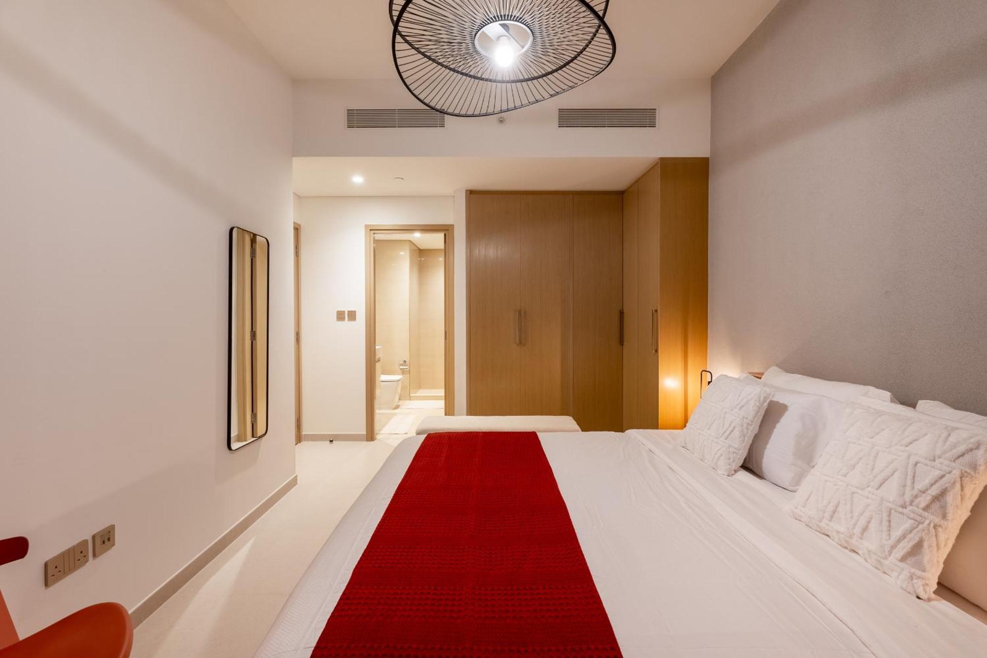 Arthouse Royale - Burj Khalifa Views, Swimming Pool & Gym Dubai